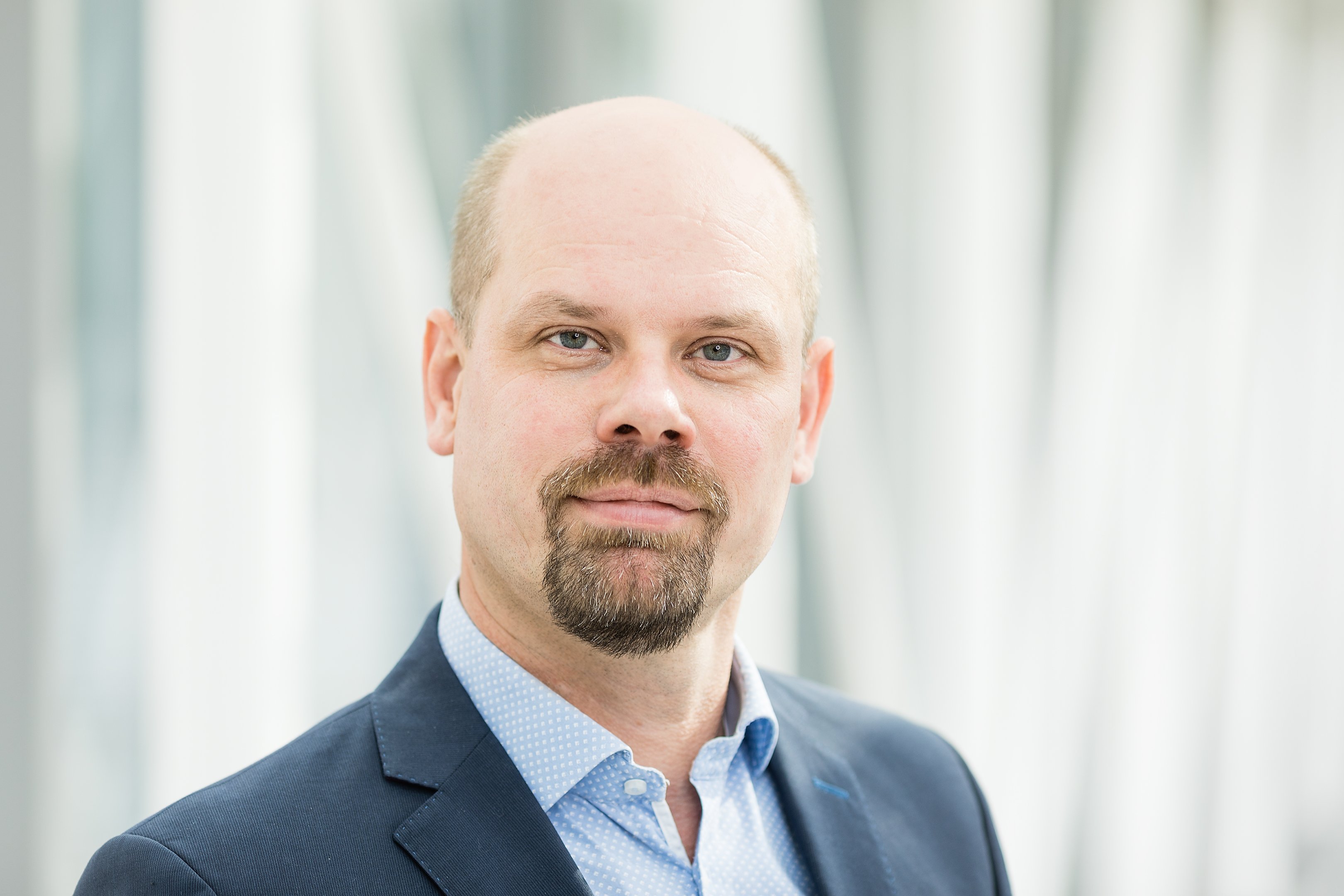 Prof. Dr. Jeroen van den Brink