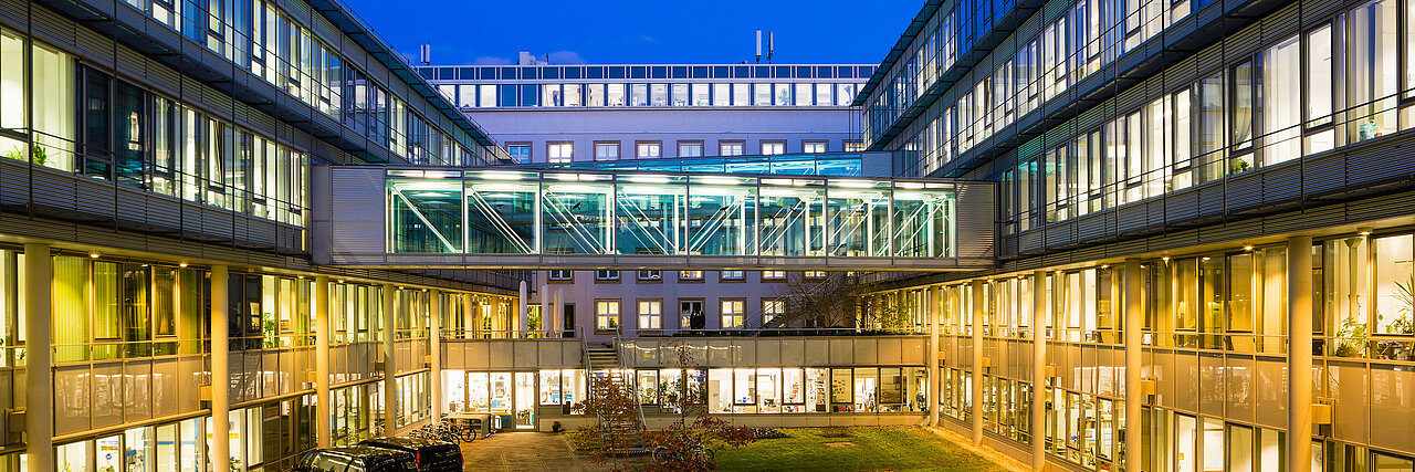 The illuminated inner courtyard of the Leibniz Institute for Solid State and Materials Research – IFW Dresden.