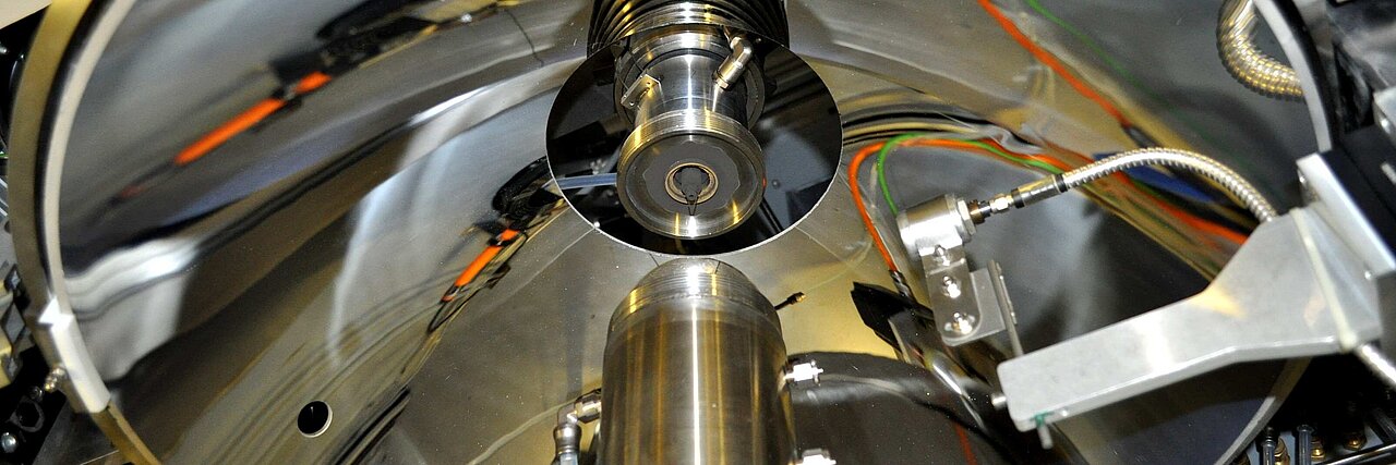 Concave mirror in a facility for single crystal growth