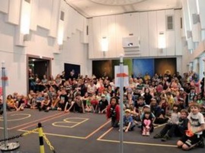 Many children and adults visited the lecture theatre during our science show at Dresden’s Long Night of Science.